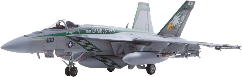 Plastikový model amerického námořnictva Super Hornet Chippy Ho v měřítku 1/72 od Doyusha. Úžasný! Č. 7 F/A-18E VFA-195 Barevně kódovaný