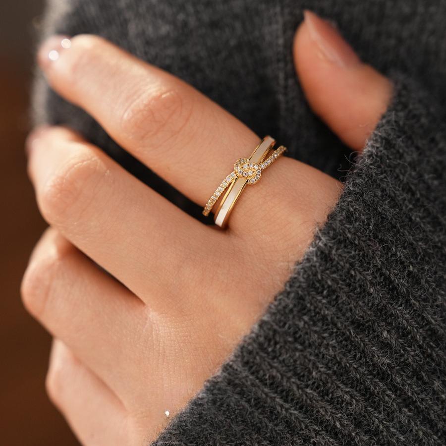 A Niche Sophisticated Knotted Double-layered Open-style Ring