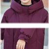 Kurze Winterjacke für Frauen mittleren Alters und ältere Menschen. Baumwollgefütterter Mantel in Übergröße