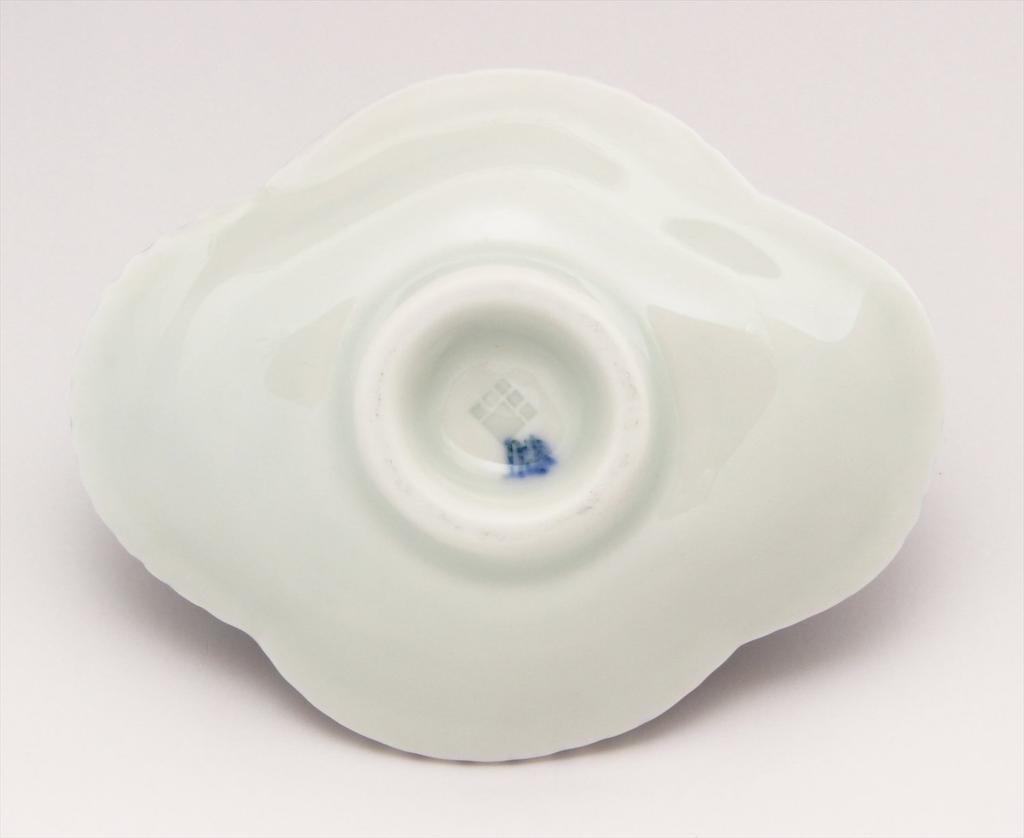 24to3 Nishitomi Ceramics (Nishitomi) Arita Ware, Tasei Kiln, Quince-Shaped Small Plate, Blue Blown Pearl