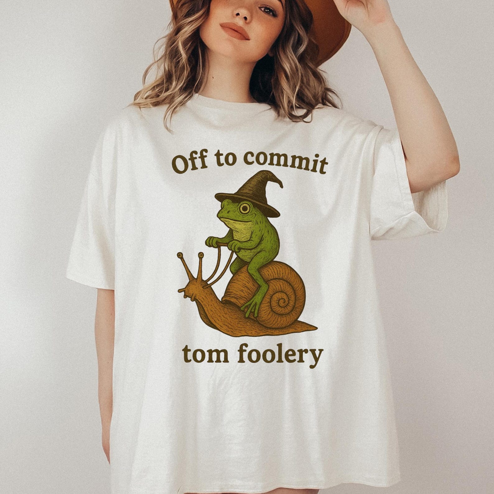 Funny Cottagecore Frog Riding Snail Shirt – Witch Hat Tom Foolery Vintage Graphic Tee. XL