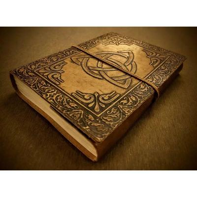Diario rilegato in pelle goffrata con nodo celtico della Trinità fatto a mano, 200 pagine senza righe