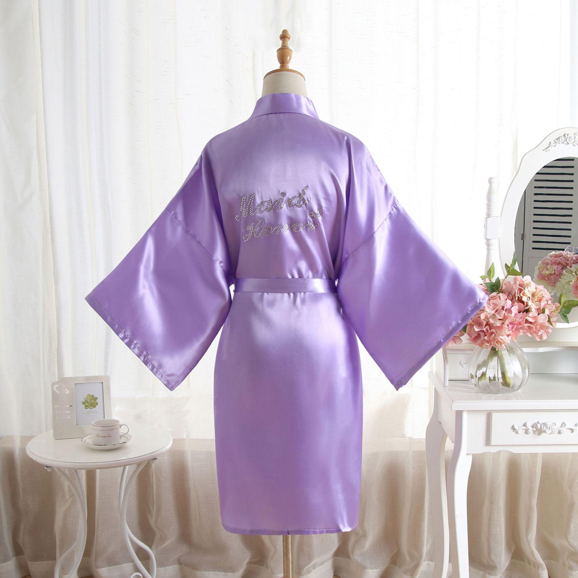 

Удобная домашняя одежда Подружка невесты Свадебный Утренний халат Косметичка Халат для сна Искусственный шелк Модный темперамент Элегантный кардиган One size