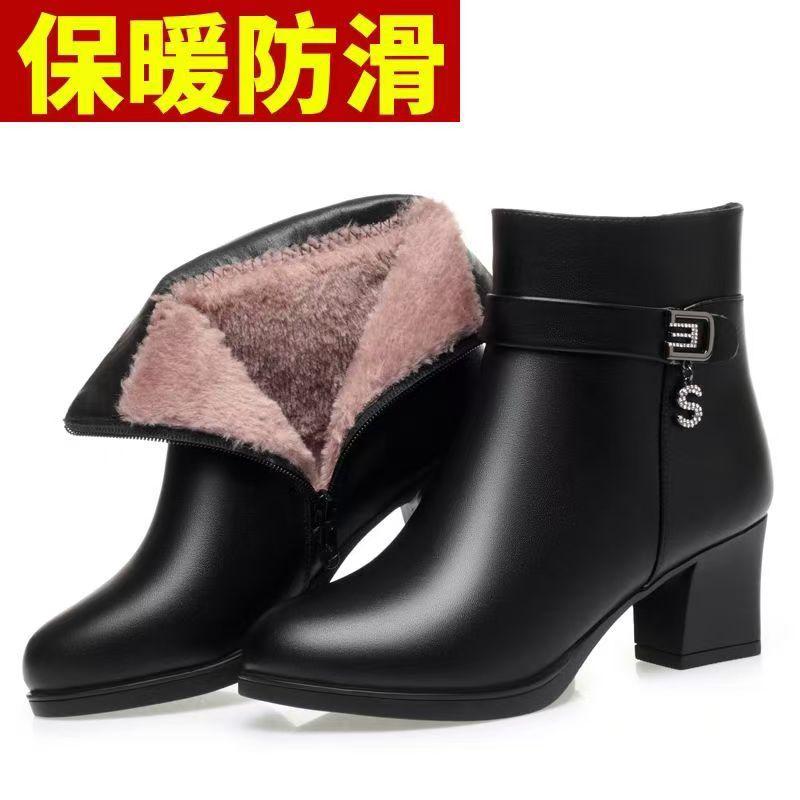 Mom shoes cotton shoes 2026 new Chinese women's shoes comfortable autumn and winter leather shoes velvet short boots versatile soft-soled boots