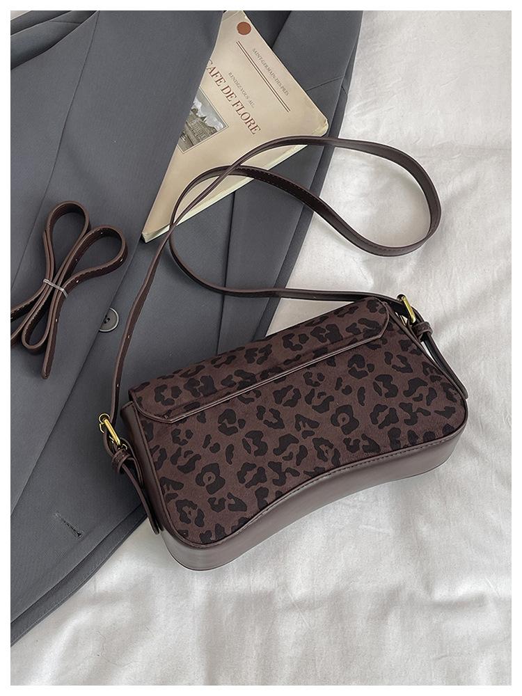 

Velvet bread bag autumn and winter new texture underarm bag niche design shoulder bag simple and versatile crossbody bag леопард друку кольору