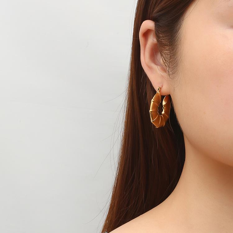 Solid Bamboo Stainless Steel Earrings, High-end Simple Women's 18K Trend Earrings