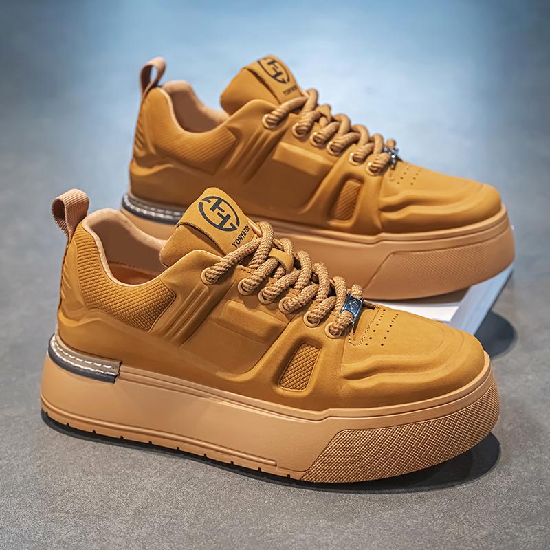 Herrenschuhe Herbst und Winter 2024 neue koreanische Version Jugend Sport und Freizeit erhöhend Nischentrend vielseitige kleine weiße Board-Schuhe