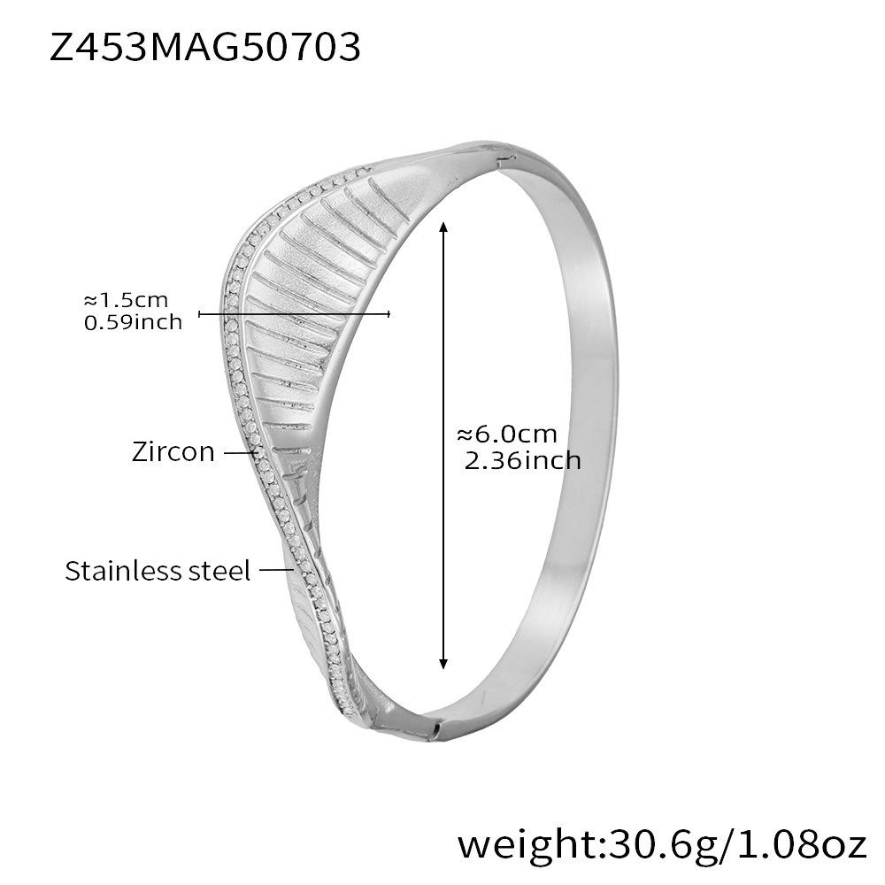 Qiong Yao 18K Gold-Plated Threaded Fan Clasp CZ Open Bangle Irregular Titanium Steel Bracelet