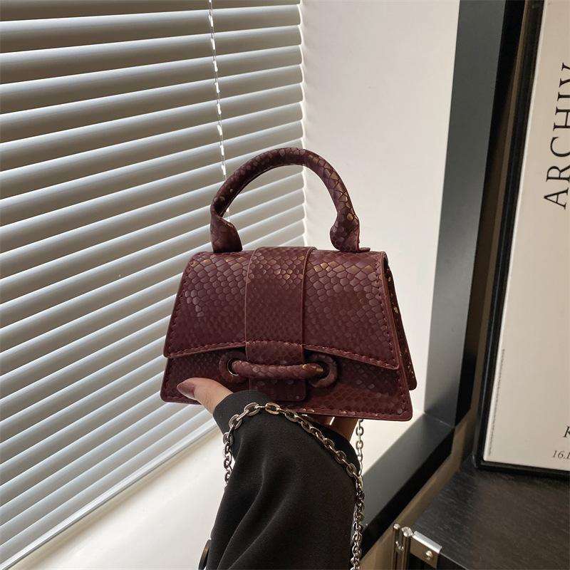 Exquisite mini handbag Fashion personality Literary temperament Simple texture Versatile shoulder messenger bag