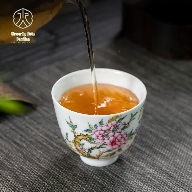 Chengdexuan Jingdezhen Hand-Painted Famille Rose Master Teacup