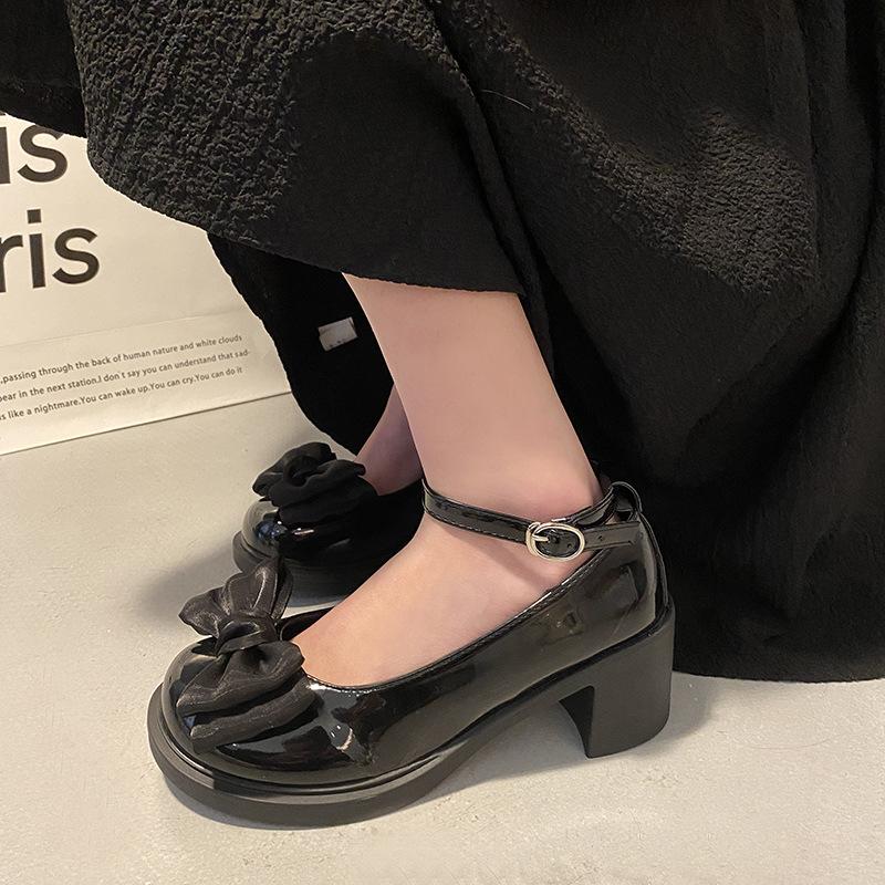 Retro französische Mary Jane Schuhe Damen Frühling 2025 neu sanfte Abendbrise hochhackige Einzelne Schuhe mit Rock kleine Lederschuhe