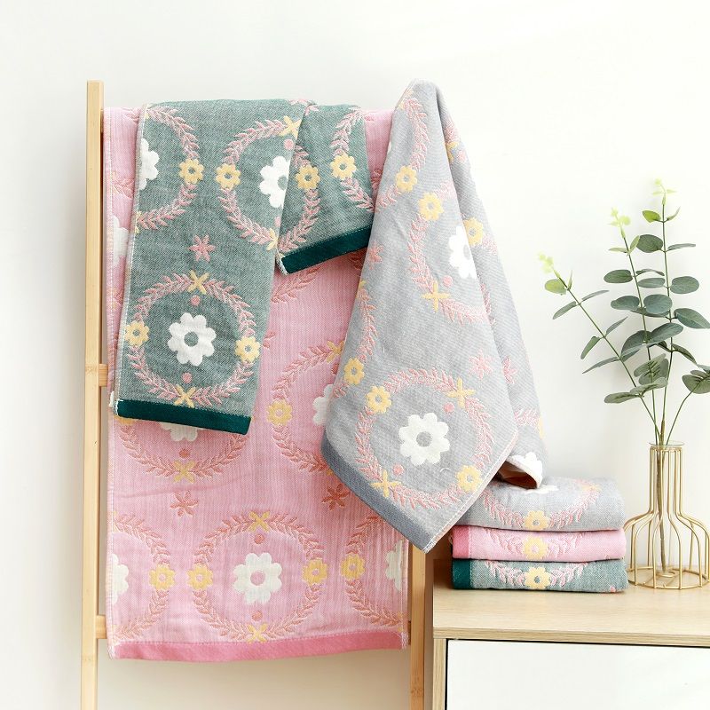Towel Cotton with Four Layers of Gauze, Adult Household Towel Face Washing and Water Absorbing Shower Towel