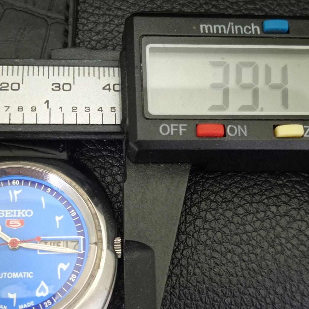 AUTOMATIC VINTAGE SEIKO 5 JAPAN 7006A MENS ARABIC BLUE DIAL WATCH A702456-5 R124-a702456