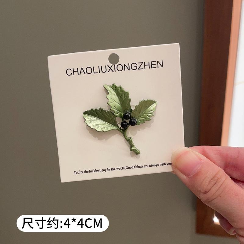 French Pearl Botanical Floral Brooch Women Summer Style Anti-Slip Clasp Elegant Suit Accessory Versatile Commute Bouquet