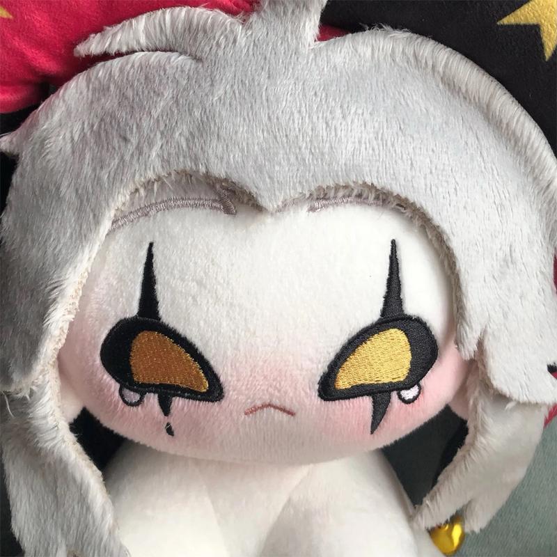 Neueste 20cm Super Niedliche Pierrot Anime Game Freak Charakter Zirkus Plüschtiere Lustige Cartoon Schreibtisch Dekoration Plüschtier Puppe Geschenk