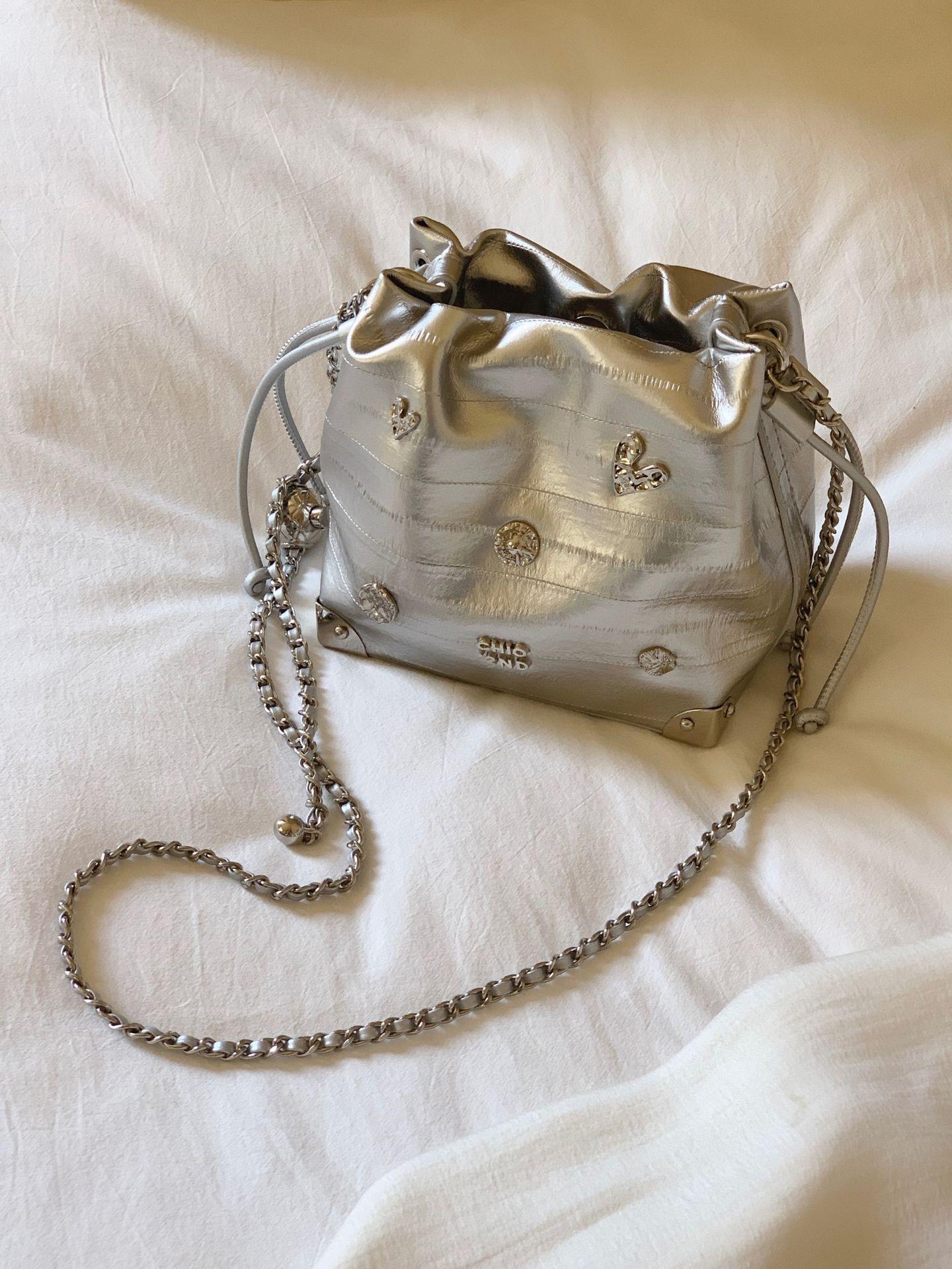 

New York Beauty Bucket Bag Женская летняя сумка через плечо 2024 года с текстурированной отделкой серебряный