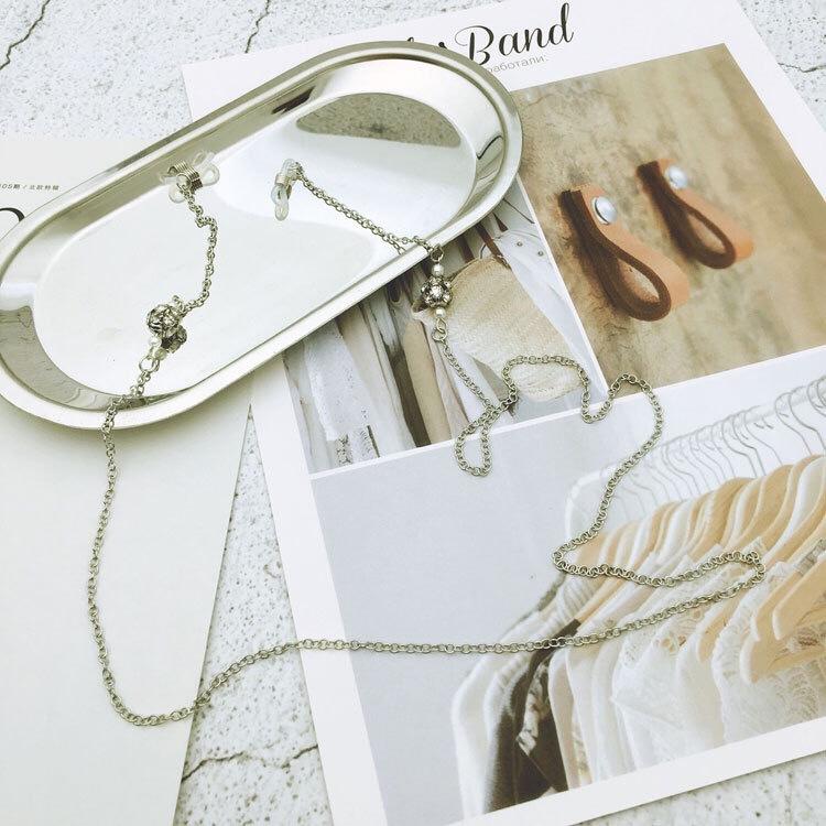 

Diamond Glasses Chain Hollow Ball Elegant Retro Metal Glasses Hanging Chain Pearl Glasses Neck Chain срібний