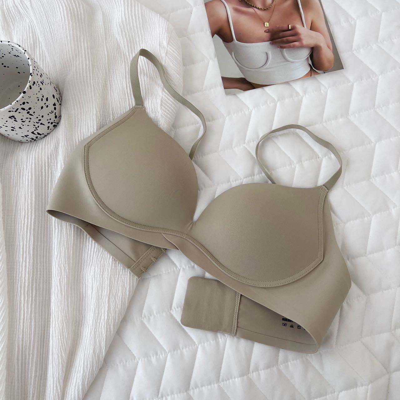 

Женский цельный бюстгальтер, удобный без стального кольца, маленькая грудь, бесшовное нижнее белье со сборками, тонкий сексуальный бюстгальтер, невидимый бюстгальтер XL светло-зеленый