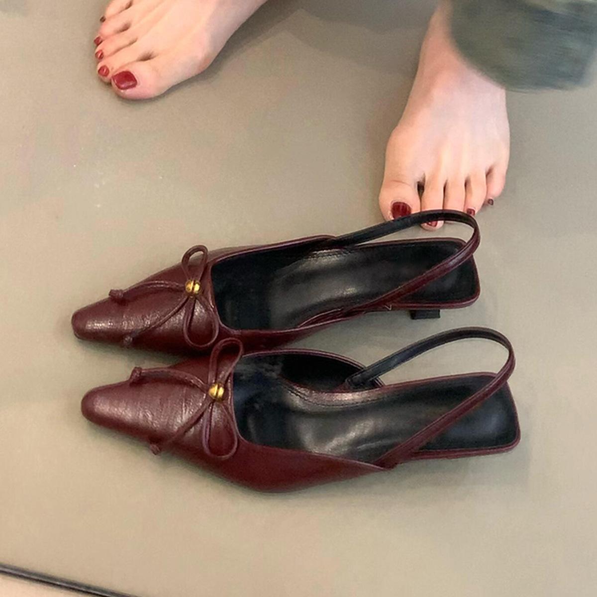 

Ретро босоножки на каблуке-рюмочке с острым носком женские универсальные с бантом с одним ремешком сзади туфли с закрытой пяткой 40 бордовый