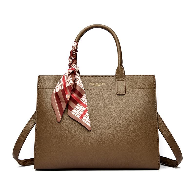 

Simple and Fashionable Crossbody Commuter Bag Large-capacity Casual Shopping Handbag and Shoulder Bag for Women сірий