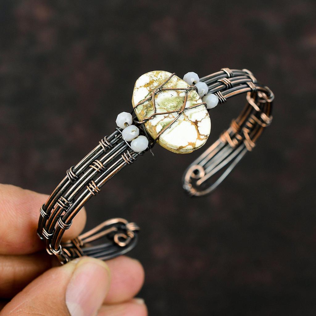 Wildpferd Magnesit Manschette Blaue Spitzenachat Perlen Armband Kupferdraht umwickelter Schmuck Verstellbarer Armreif Handgefertigte Manschette Edelstein Kupferarmreif