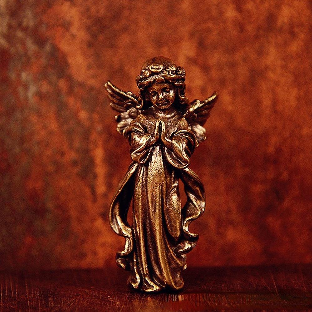 

Ретро медная статуя молящегося ангела, маленькие украшения, латунные фигурки ангелов, настольные украшения, аксессуары для домашнего декора для комнаты 1pc