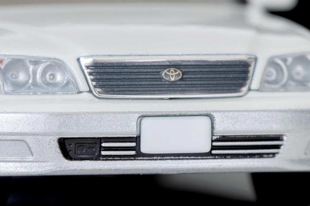 Tomytec Tomica Limited Vintage Neo Scale Toyota Celsior C Spec F Package Pearl 1997 Model 333869 1/64 LV-N356a White/Silver (Finished Product)