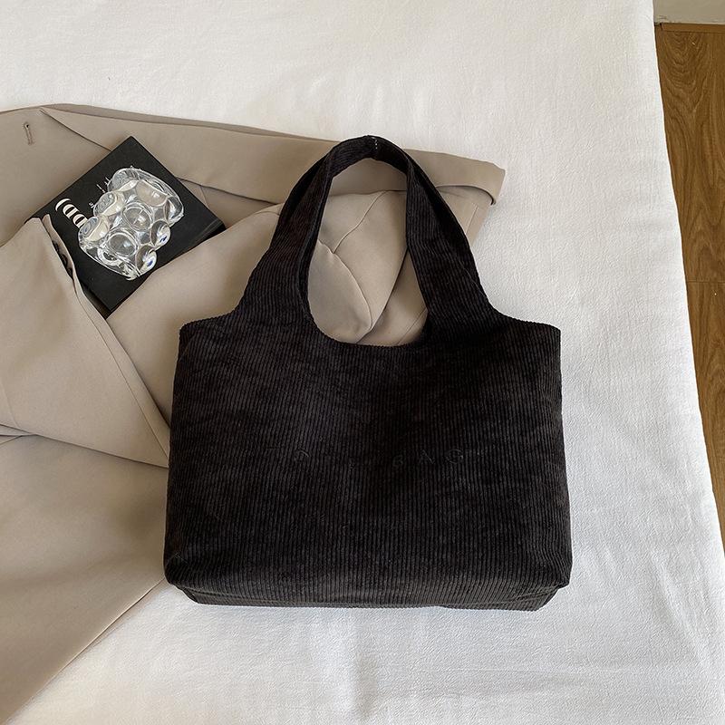 

Bag Women s 2025 Summer New Alphabet Canvas Bag Korean Edition Fashion Portable Shoulder Bag Large Capacity Student Tote Bag чорний