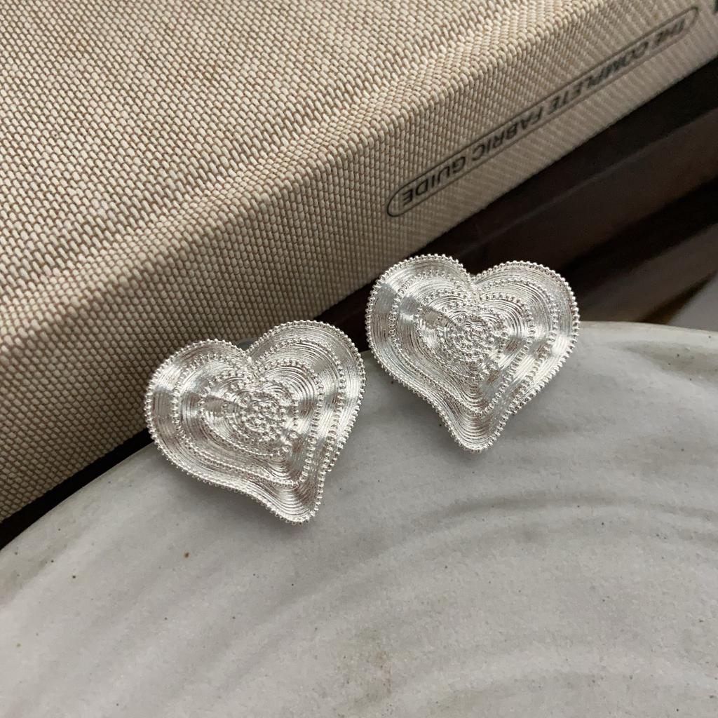 Texture Love Advanced Sense Design Stud Earrings Gold And Silver Medieval Exaggerated Style Earrings Women