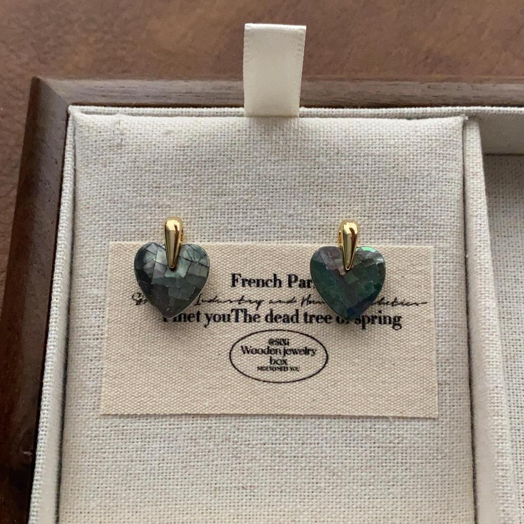 "Vintage Creamy Yellow Starfish Ear Clips: Elegant and Cute, Piercing-Free Sea Star Earrings"