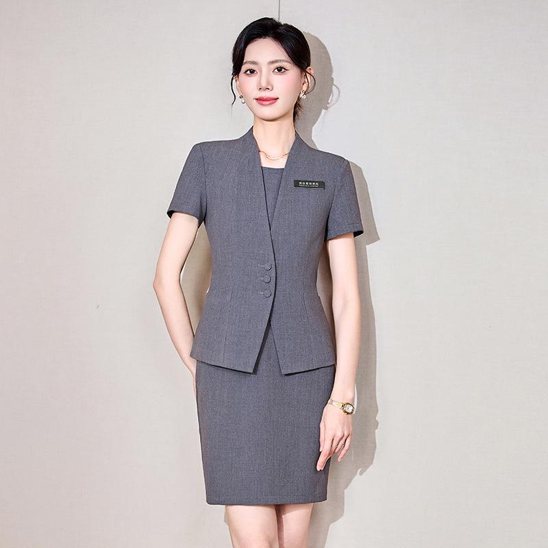 Women's Gray Summer Suit Set: Short-Sleeved Professional Attire for Hotel Front Desk or Jewelry Store