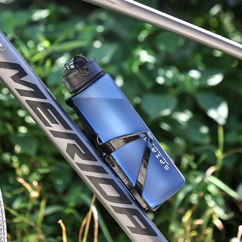 750ML Sports Water Bottle with Straw and Lanyard - Large Capacity, Portable Plastic Cup
