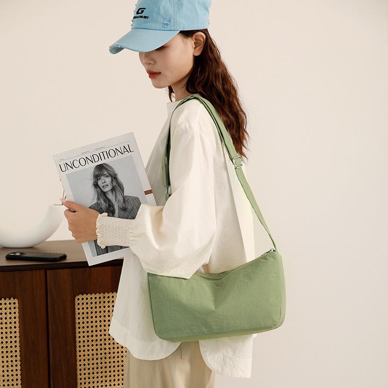 Casual Lightweight Messenger Bag Women's Large-capacity Bag Going Out Fashionable Shoulder Bag High-end Sense Hot-selling Women's Bag Tide