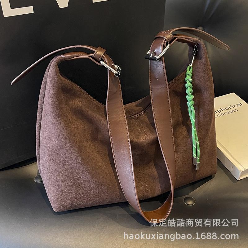 Autumn and Winter Large-capacity Commuting Shoulder Bag Women's 2025 New Retro Underarm Tote Bag Premium Sense