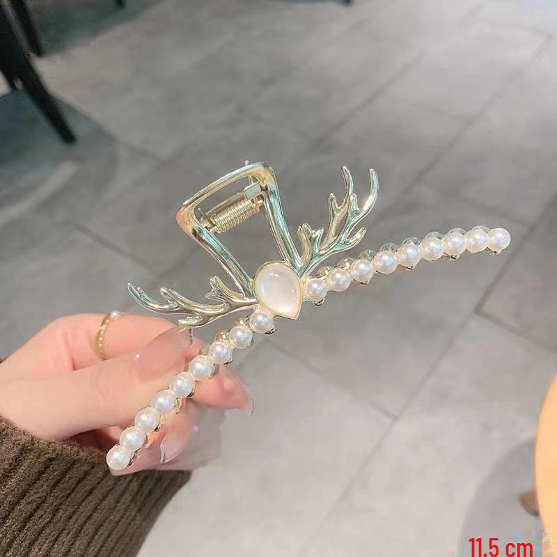 Shark Clip 2022: Fashionable Butterfly Hair Claw, Elegant Large Floral Design for Ponytail and Back of Head Styling