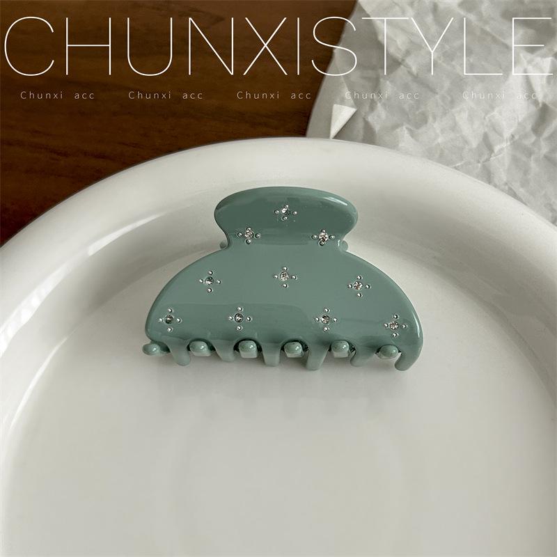 Share Beauty Acetat Süßigkeiten Haarspange: Eleganter, mit Diamanten besetzter, kompakter Haarklammer, perfekt, um Ihrer Frisur eine frische Note zu verleihen.