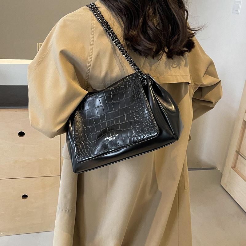 Large Capacity Bag Women's New Fashion Retro Spring and Summer Chain Shoulder Messenger Bag Casual Texture Small Square Bag