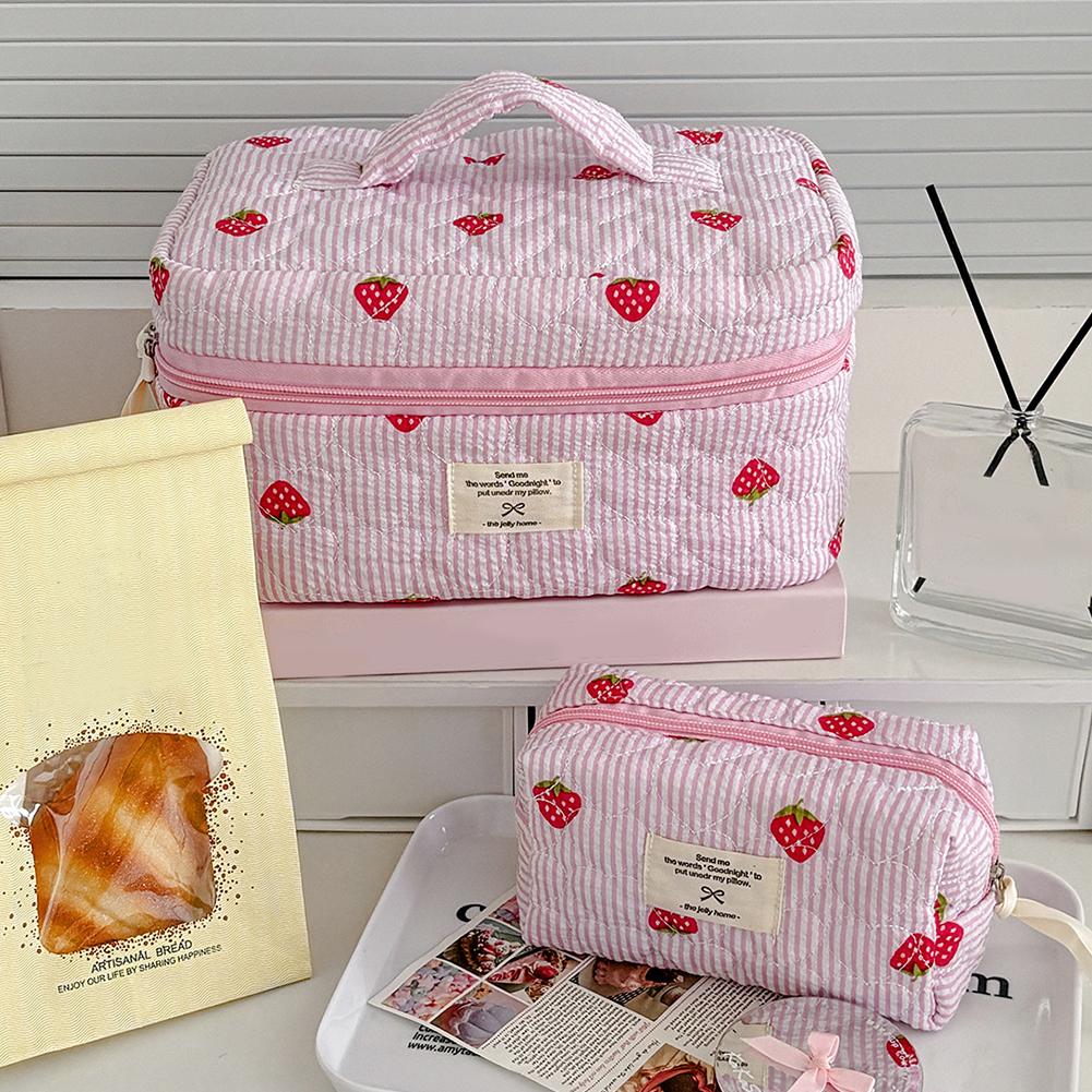 Quilted Strawberry Portable Make Up Bags Zipper Closure Skincare Brush Organizer Pouches Cosmetic Pouch for Women and Girls