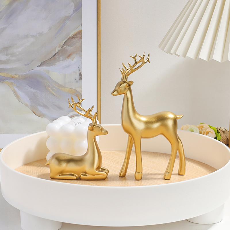 Ein Paar Weihnachtsrentierstatuen, Mini-Hirschfiguren im europäischen Stil zur Dekoration von Schlafzimmer, Wohnzimmer, Arbeitszimmer und TV-Schrank