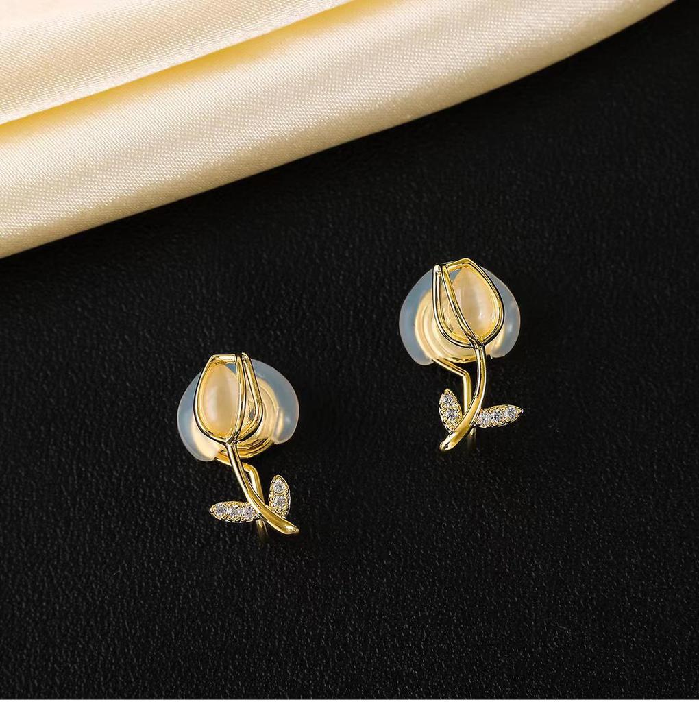 Pearl Mosquito Coil Disc Ear Clips: No-Pierce, Elegant French-Style Earrings for Women