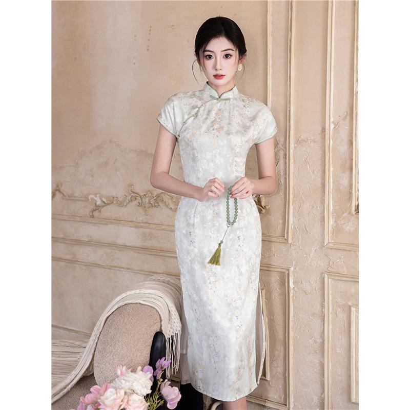 Jacquard Patterned Slim Qipao: Elegant Chinese-Style Long Dress for Formal and Daily Wear.
