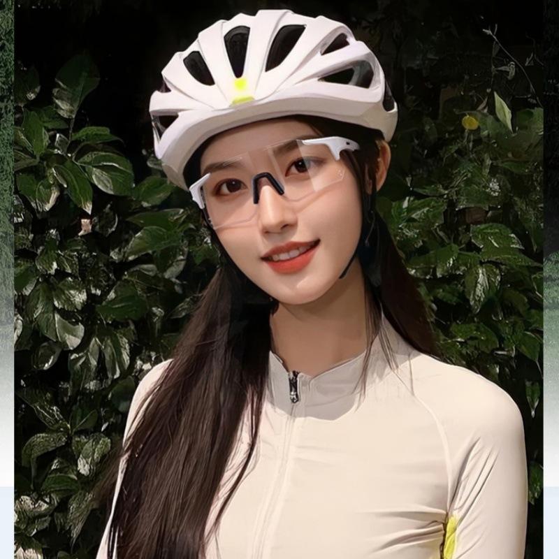 Photochromic cycling glasses for day and night use, outdoor sports windproof running bicycle goggles, mountaineering and skiing sunglasses