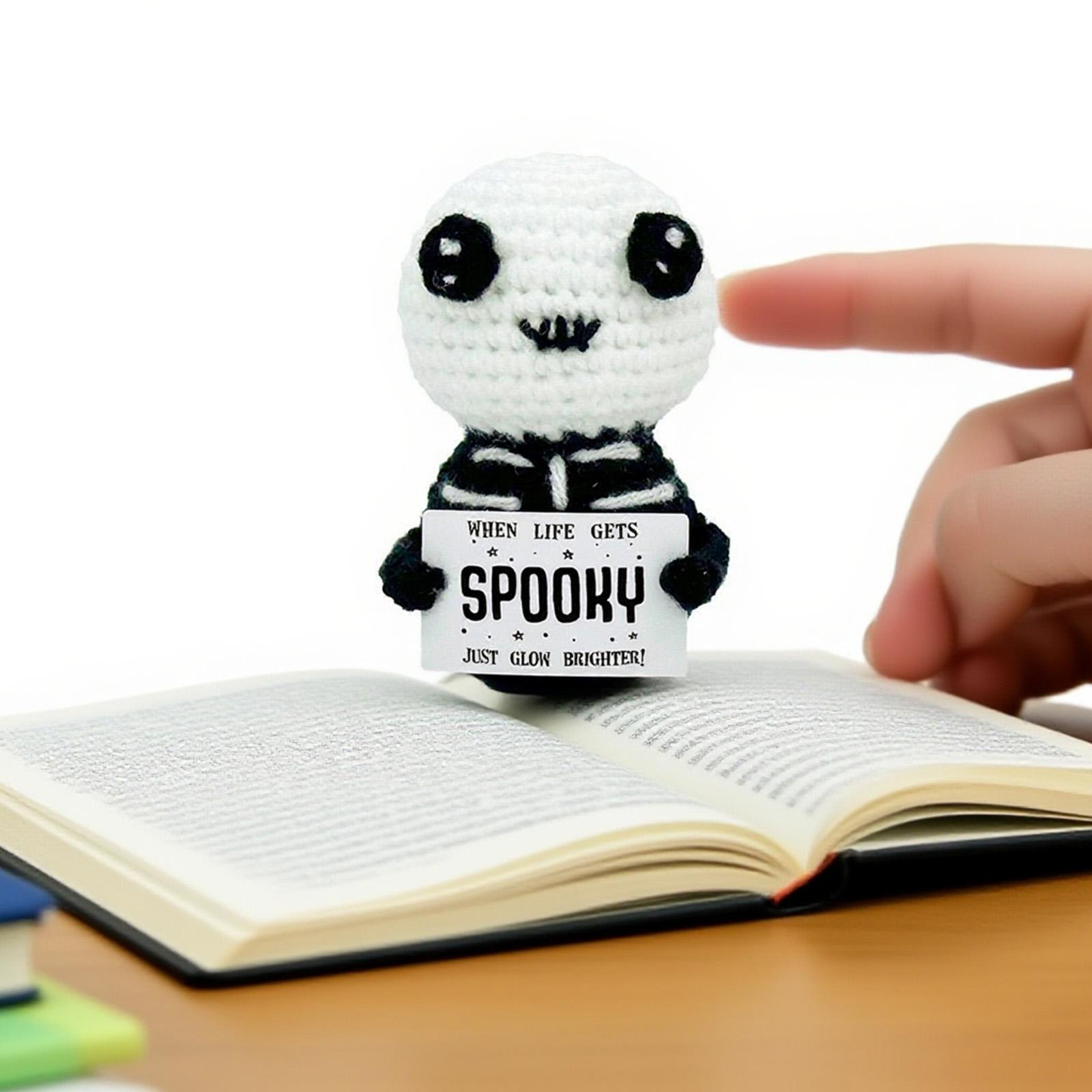 

Вязаные крючком шерстяные украшения на Хэллоуин ручной работы, милые забавные кукольные украшения с положительной энергией One Size