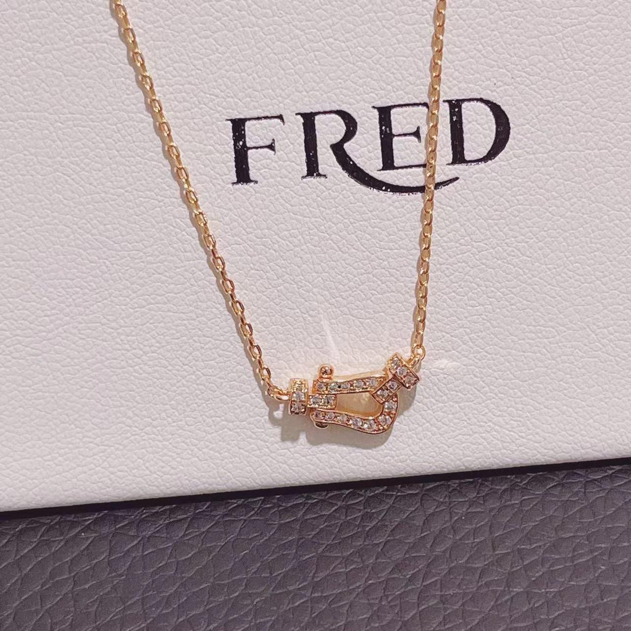 Женское высококлассное ожерелье с позолоченной подковой и набор бриллиантовых браслетов