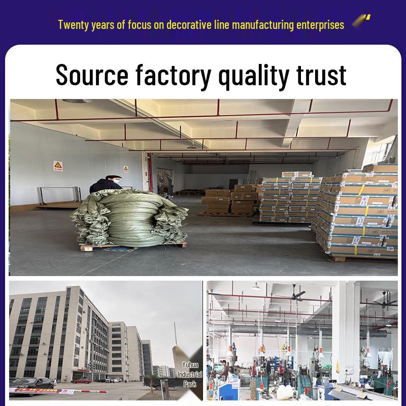 Fönsterlist i krom: Dekorativ Spegelremsa med Svart Kant för Bilfönsterramar.