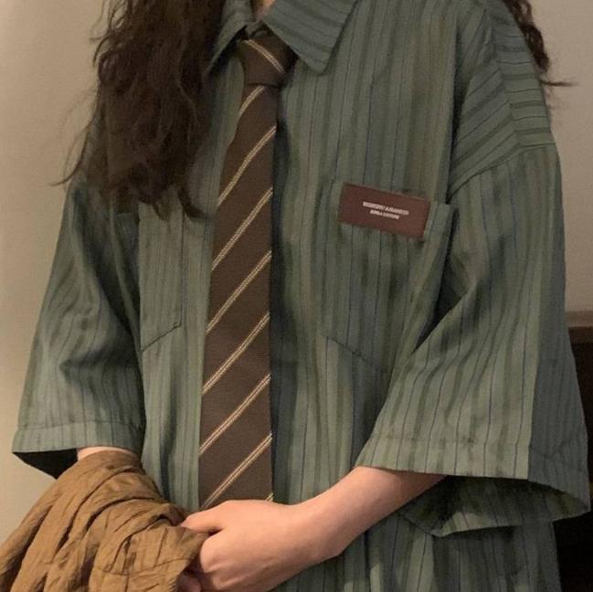 

Винтажная свободная женская рубашка в полоску с коротким рукавом S