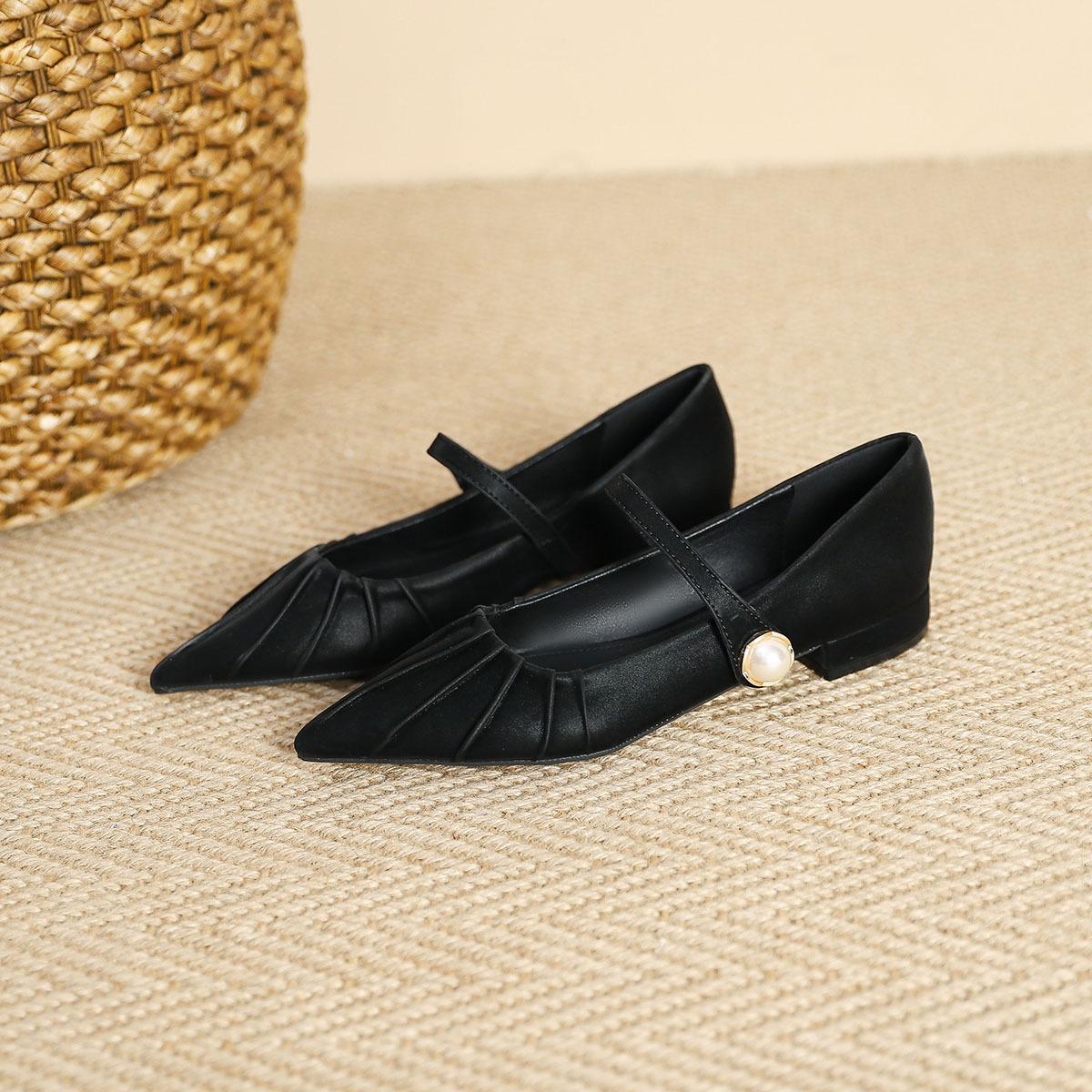 

2008-11 остроносые однословные туфли на низком каблуке с жемчужной пряжкой новые мятые остроносые балетки женские 35 чёрный