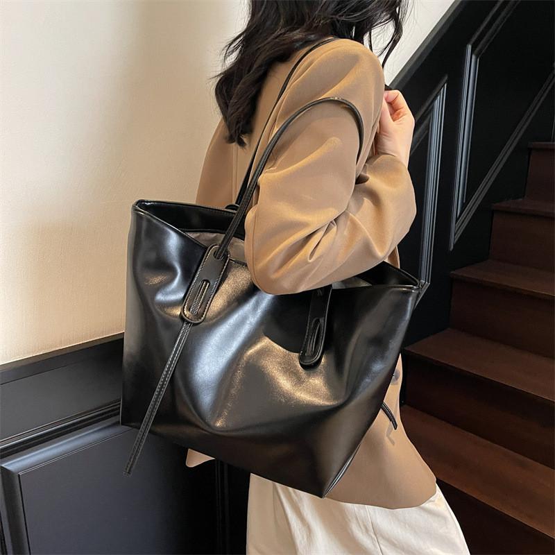 IELGY Simple Large-Capacity Spring Summer One-Shoulder Casual Commuter Tote Bag