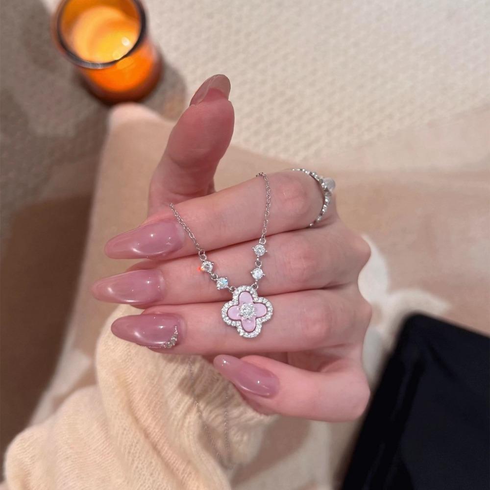 Cherry Blossom Pink Four-leaf Clover Necklace for Women Elegant and Sophisticated Collarbone Chain
