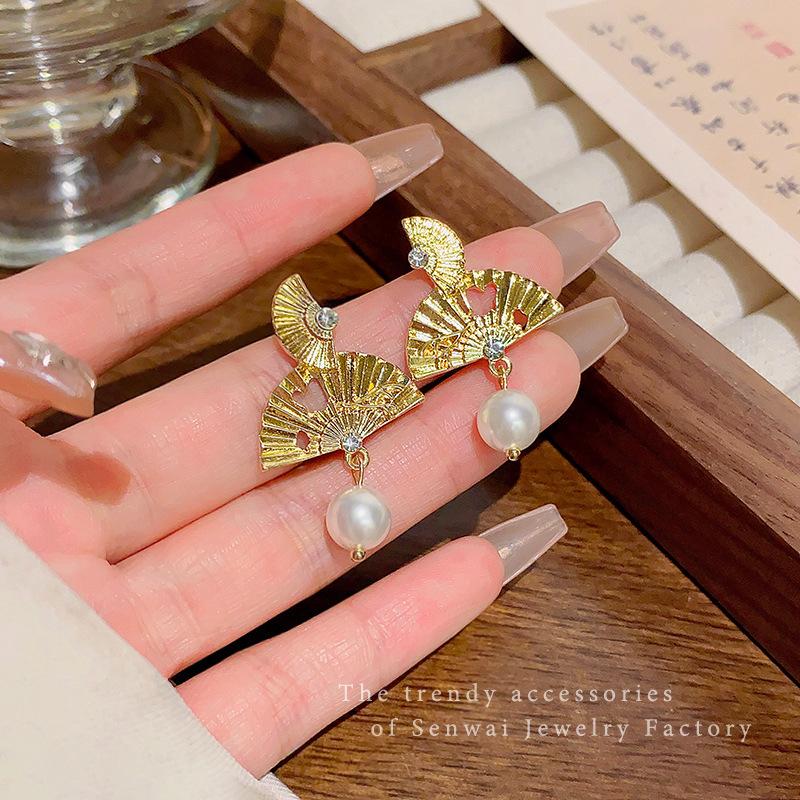 New Chinese gold fan pearl earrings women s light luxury temperament advanced sense bridal stud earrings fashion versatile explosive earrings